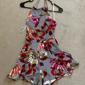 Women’s floral romper. EUC- Size Medium